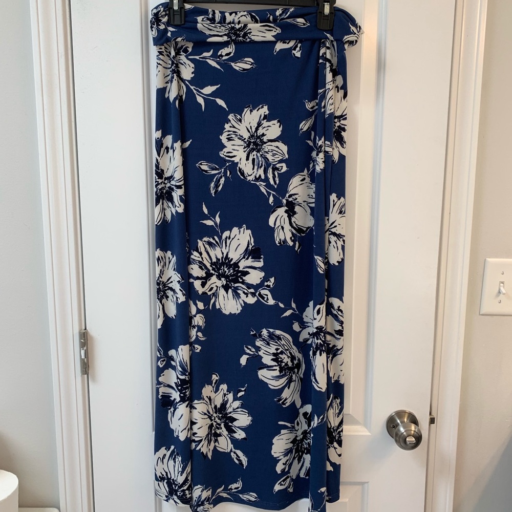 Le Les L Blue Floral Maxi Skirt